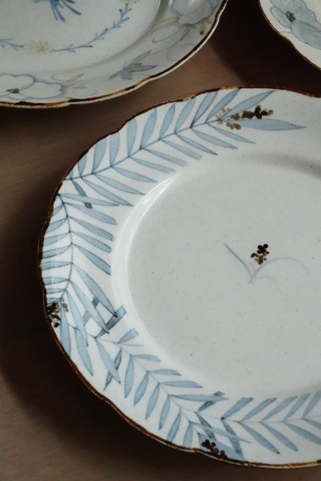 Four Seasons Collection Petal-edged Dinner Plate